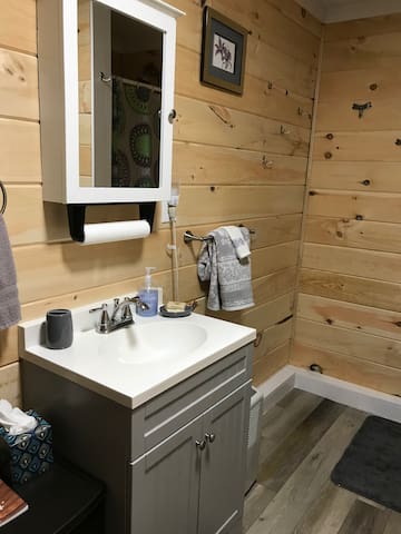 Climb On Inn ~APT 1- Explore Comfort & Nature -RRG