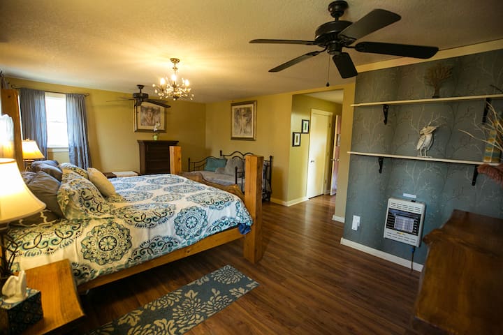 CLIMB ON INN Whole Property~ RRG-Family Reunion