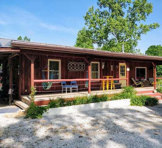 Climb On Inn- RRG-3 BR & 2 BA- Outdoor Paradise