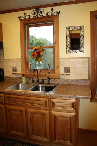 Climb On Inn- RRG-3 BR & 2 BA- Outdoor Paradise