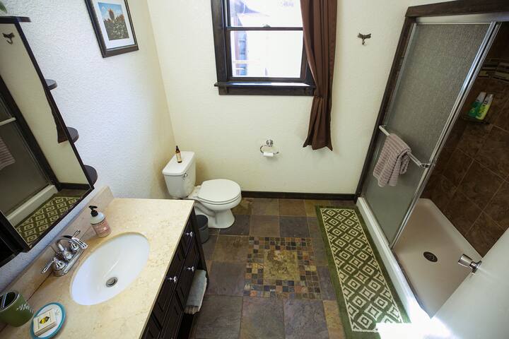Climb On Inn- RRG-3 BR & 2 BA- Outdoor Paradise