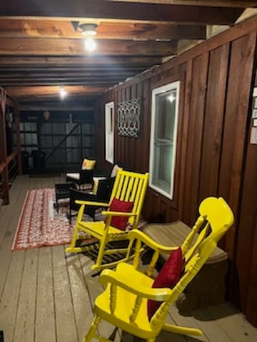 Climb On Inn- RRG-3 BR & 2 BA- Outdoor Paradise