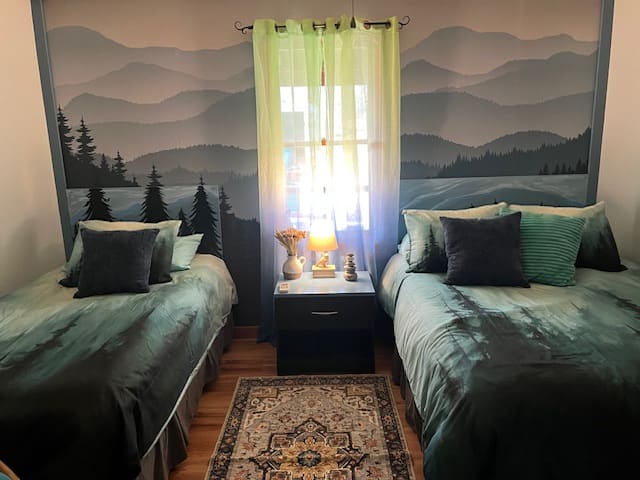 Climb On Inn- RRG-3 BR & 2 BA- Outdoor Paradise