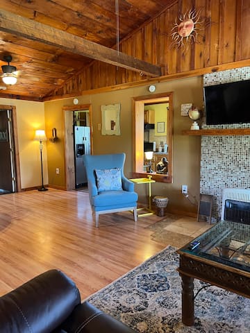 Climb On Inn- RRG-3 BR & 2 BA- Outdoor Paradise