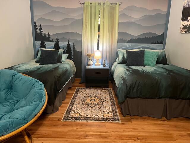 Climb On Inn- RRG-3 BR & 2 BA- Outdoor Paradise