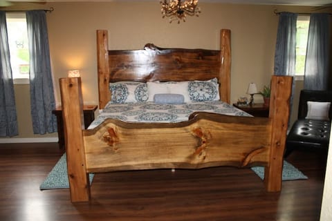Climb On Inn- RRG-3 BR & 2 BA- Outdoor Paradise