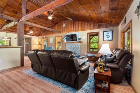 Climb On Inn- RRG-3 BR & 2 BA- Outdoor Paradise