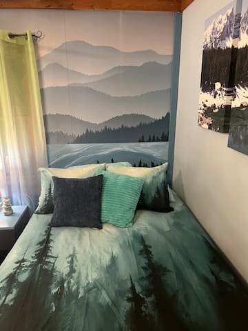 Climb On Inn- RRG-3 BR & 2 BA- Outdoor Paradise