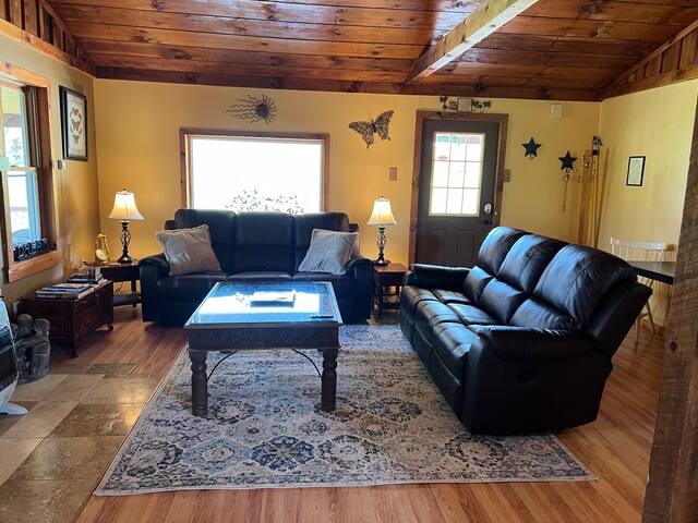 Climb On Inn- RRG-3 BR & 2 BA- Outdoor Paradise