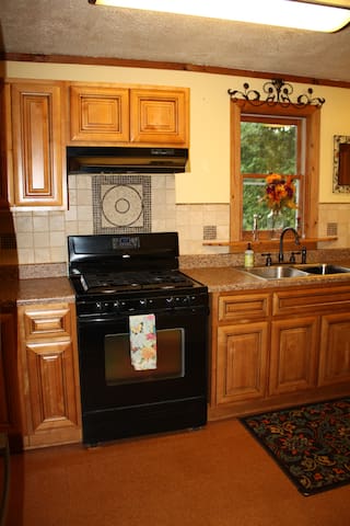 Climb On Inn- RRG-3 BR & 2 BA- Outdoor Paradise