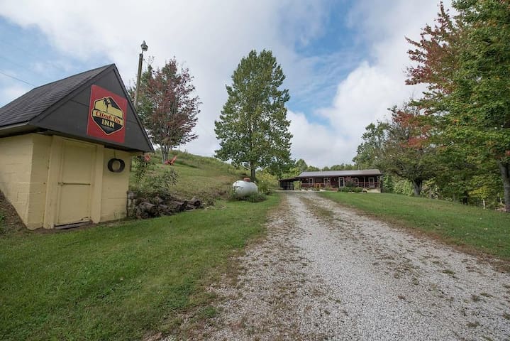 Climb On Inn- RRG-3 BR & 2 BA- Outdoor Paradise