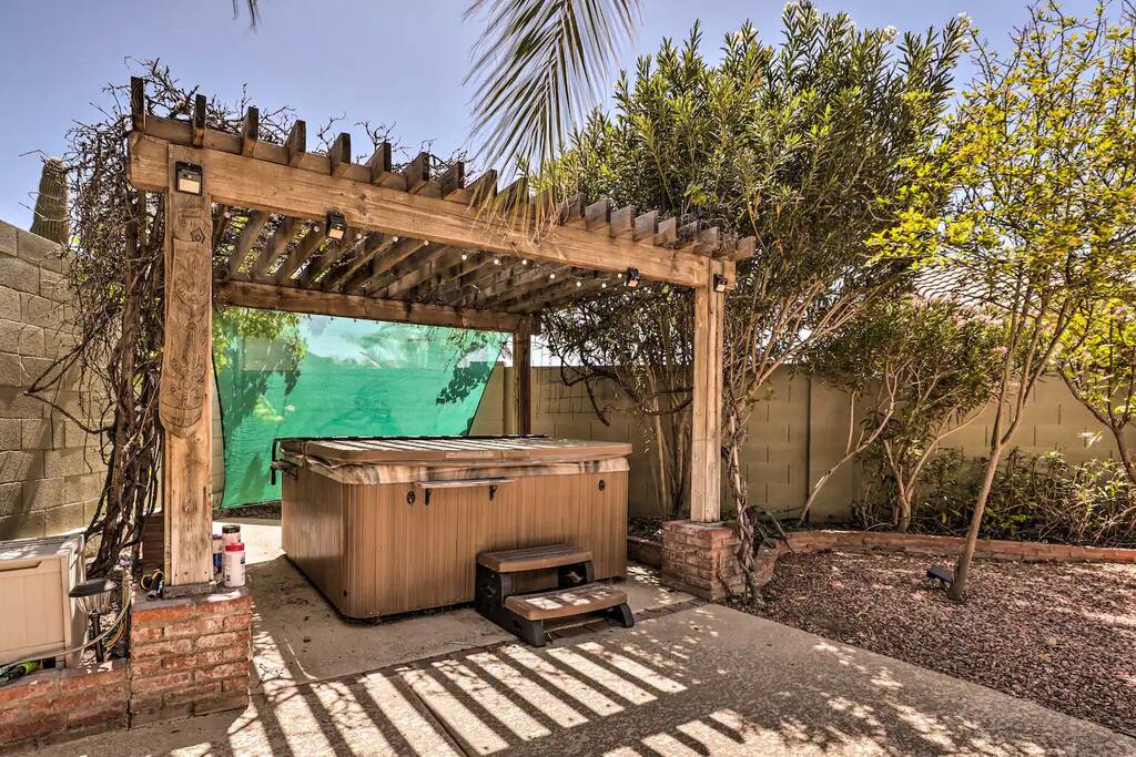 Covered hot tub with shade 