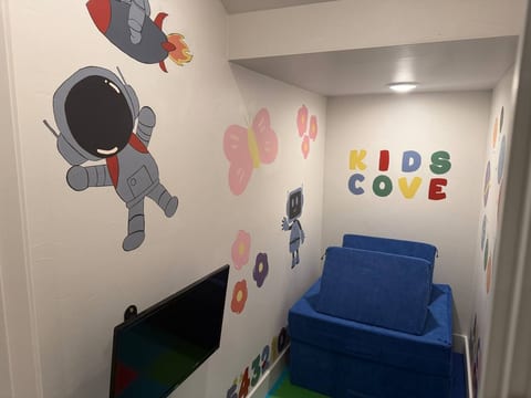 The children’s playroom features a comfy Nugget couch and a Smart TV, creating a fun, cozy space for kids to relax and play. It’s a family-friendly spot that keeps little ones entertained throughout your stay in the Teton Valley.