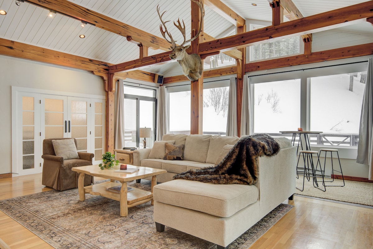 quinn-peaks-retreat-house-with-a-hot-tub/