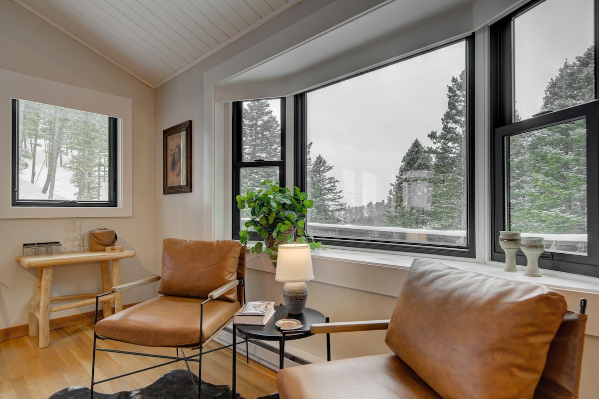 quinn-peaks-retreat-house-with-a-hot-tub/