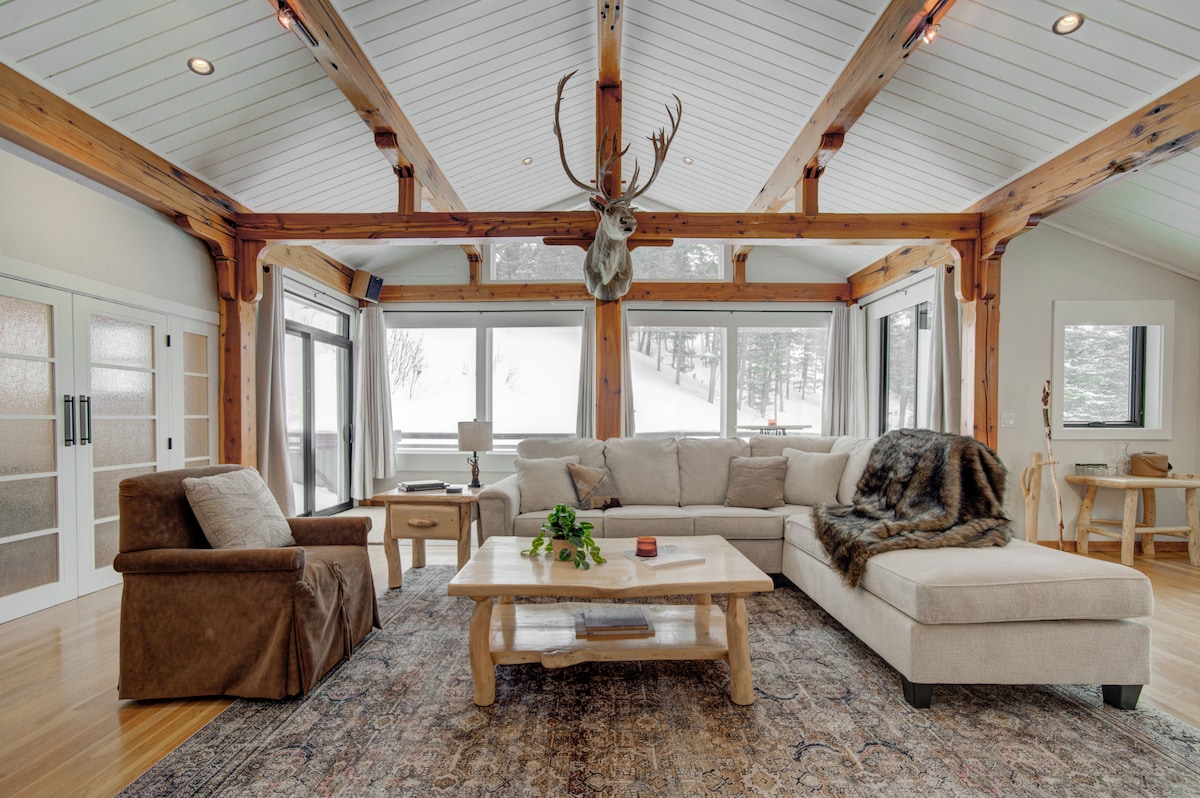 quinn-peaks-retreat-house-with-a-hot-tub/