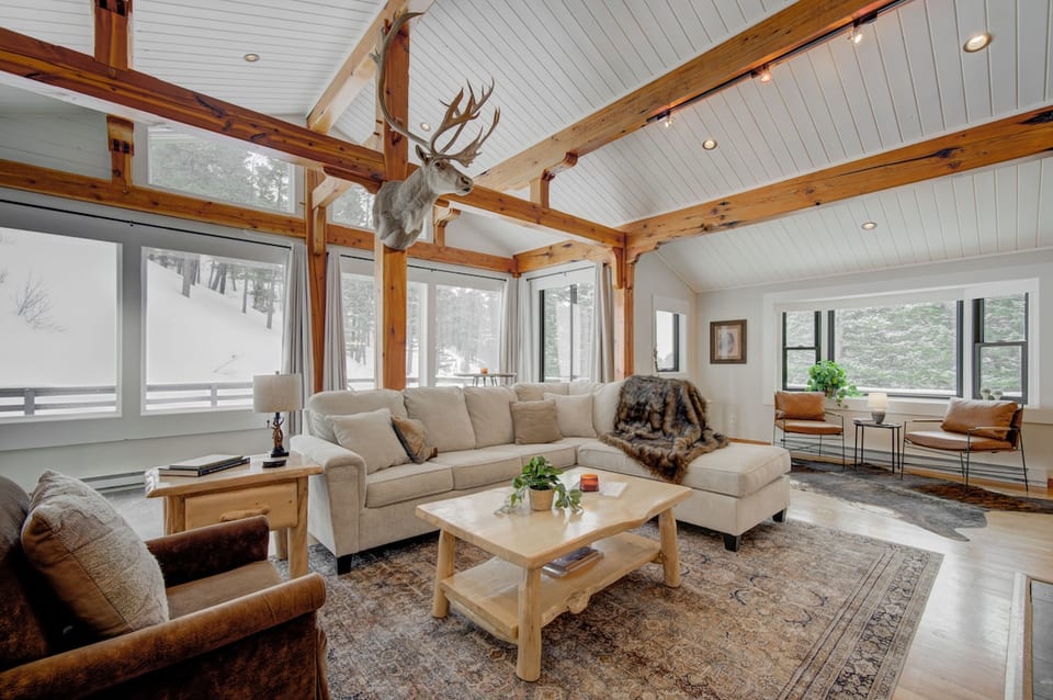 Quinn Peaks Retreat House with a hot tub! - Bozeman