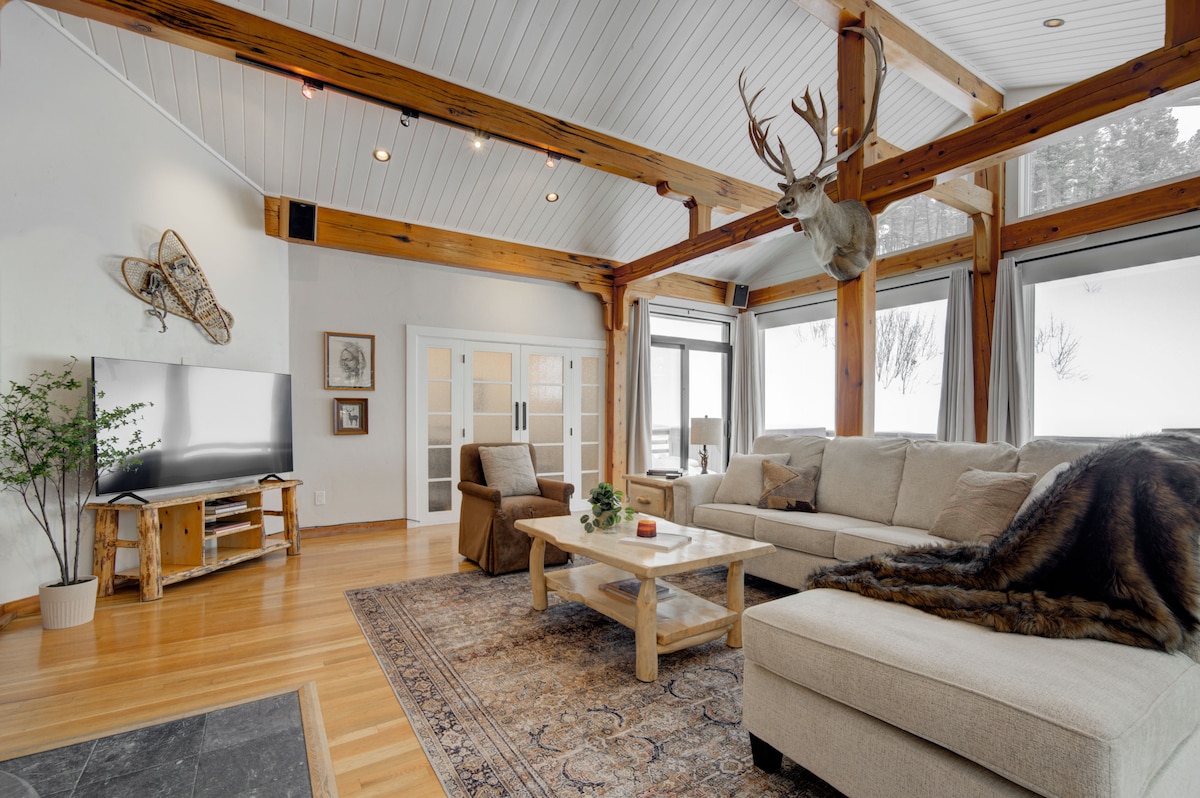 quinn-peaks-retreat-house-with-a-hot-tub/