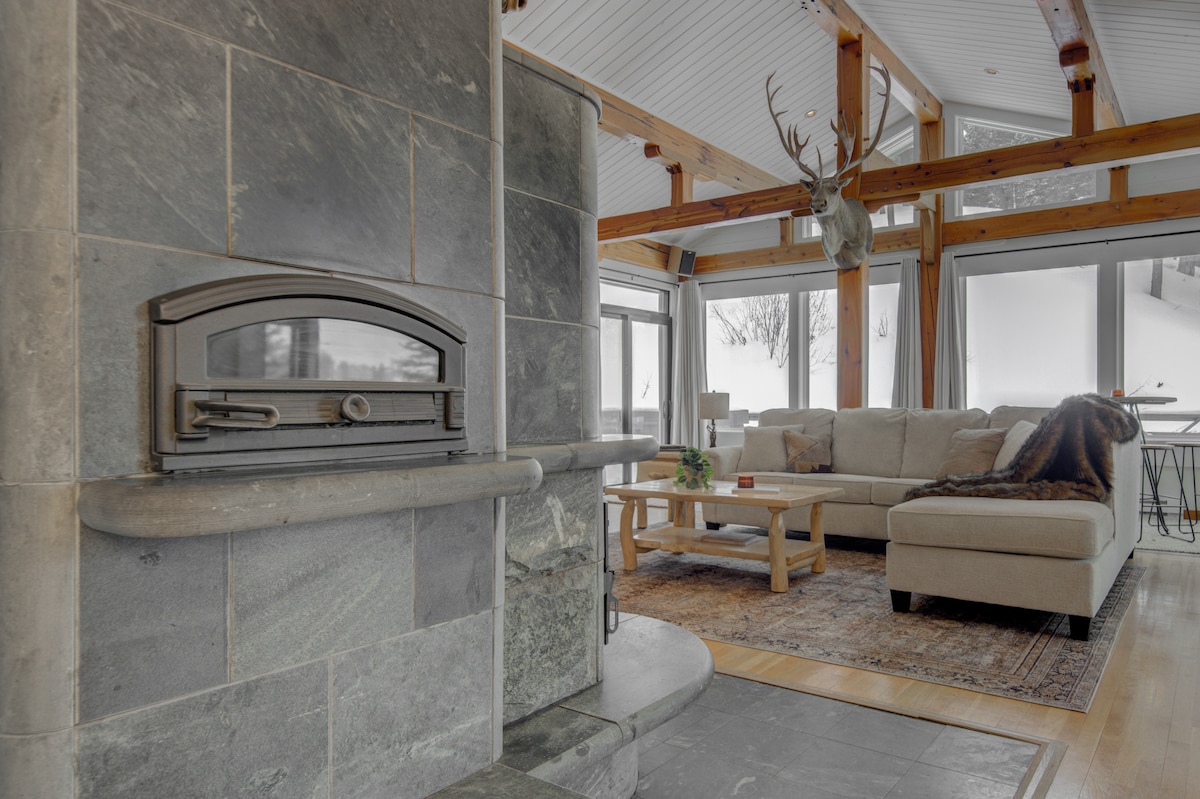 quinn-peaks-retreat-house-with-a-hot-tub/