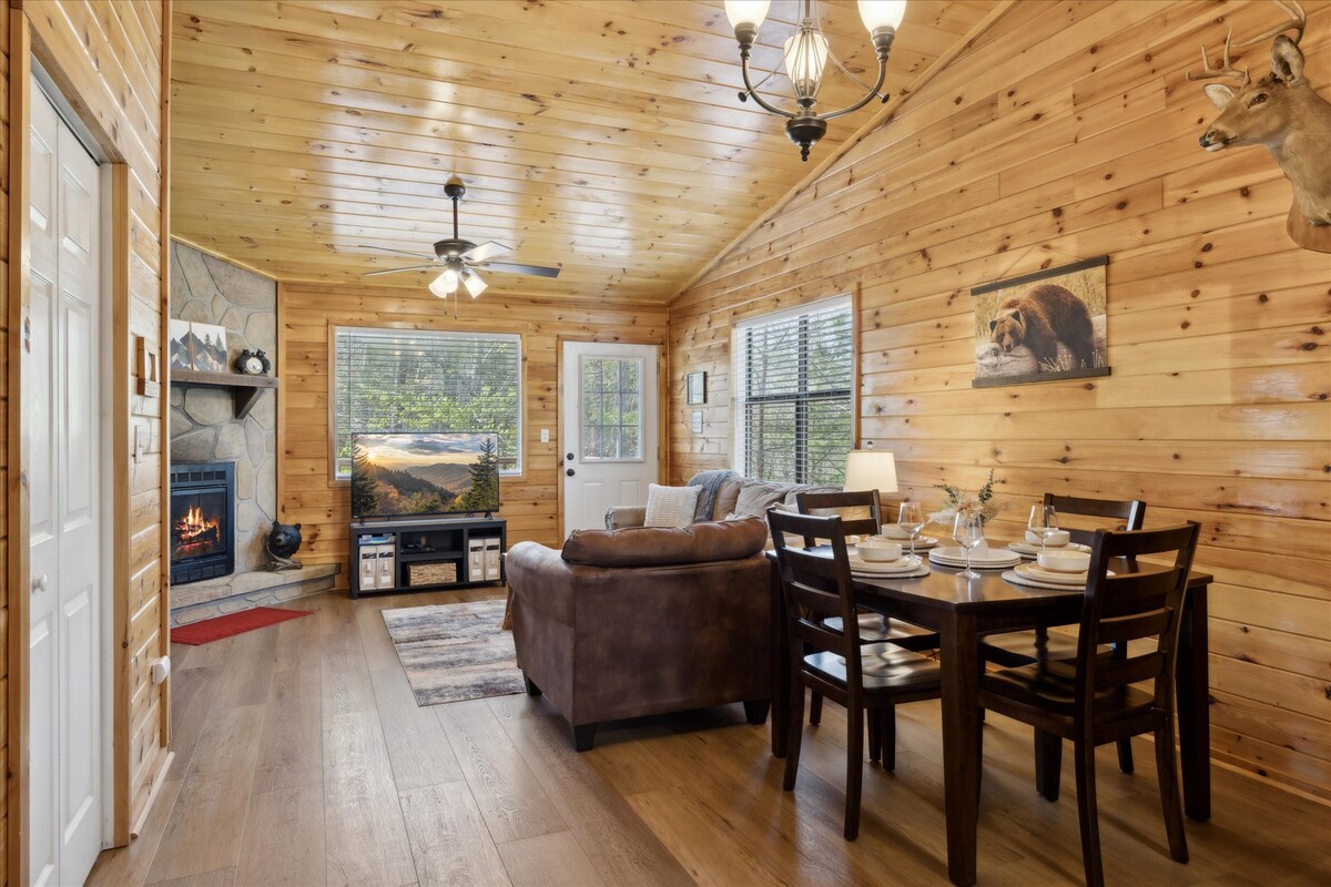 romantic-cabin-w-jacuzzi-hot-tub-fireplace/