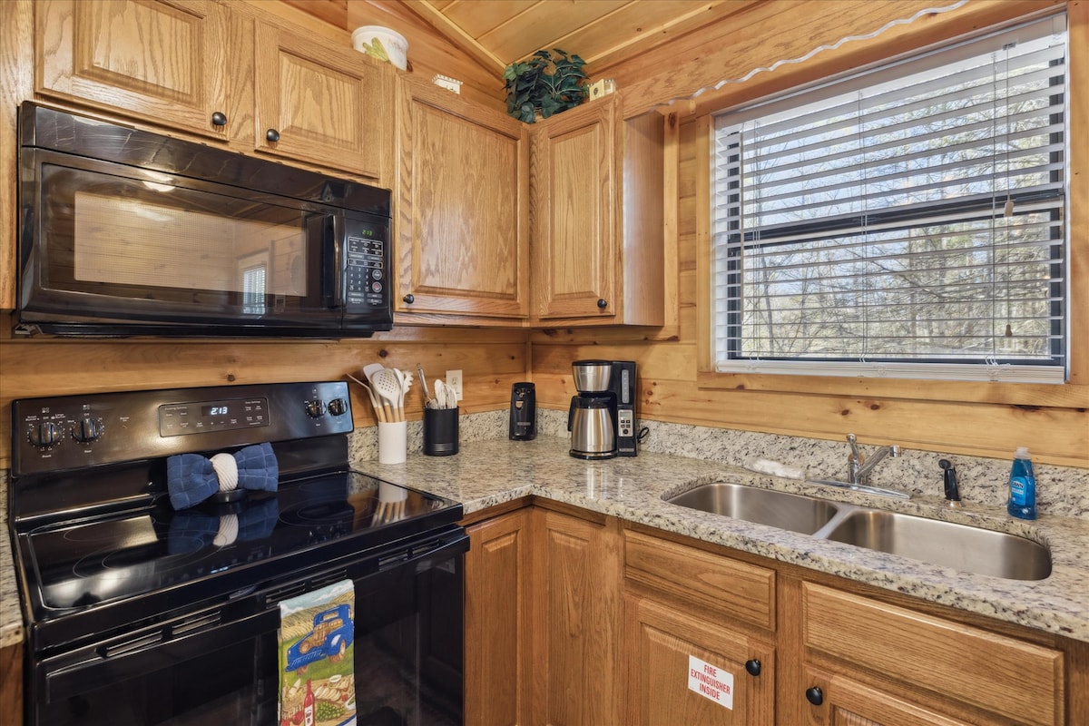 romantic-cabin-w-jacuzzi-hot-tub-fireplace/