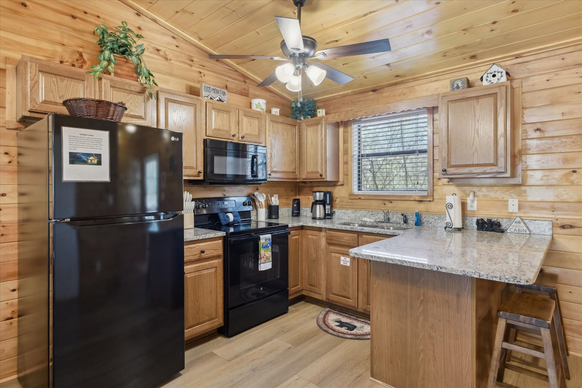 romantic-cabin-w-jacuzzi-hot-tub-fireplace/