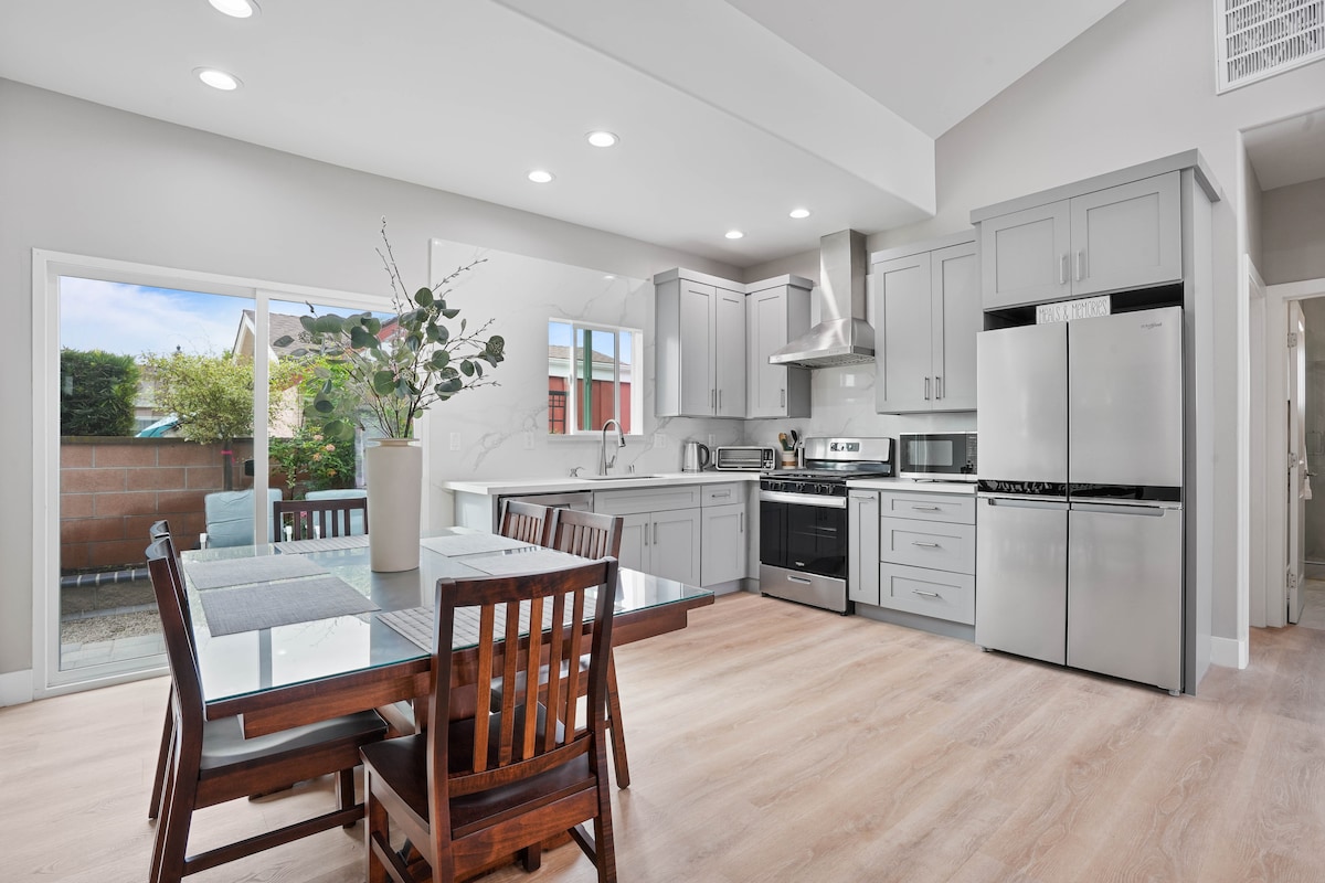 beautiful-brand-new-home-right-by-disneyland/