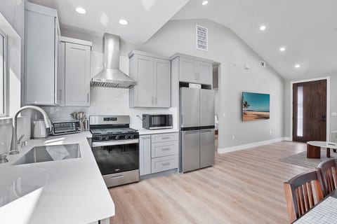 Beautiful Brand New Home Right By Disneyland