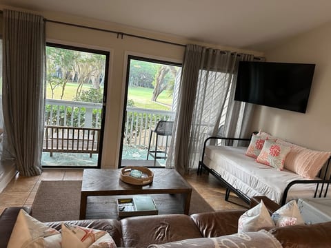 1 mile to the beach townhouse on Golf course