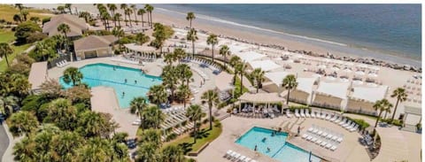 1 mile to the beach townhouse on Golf course