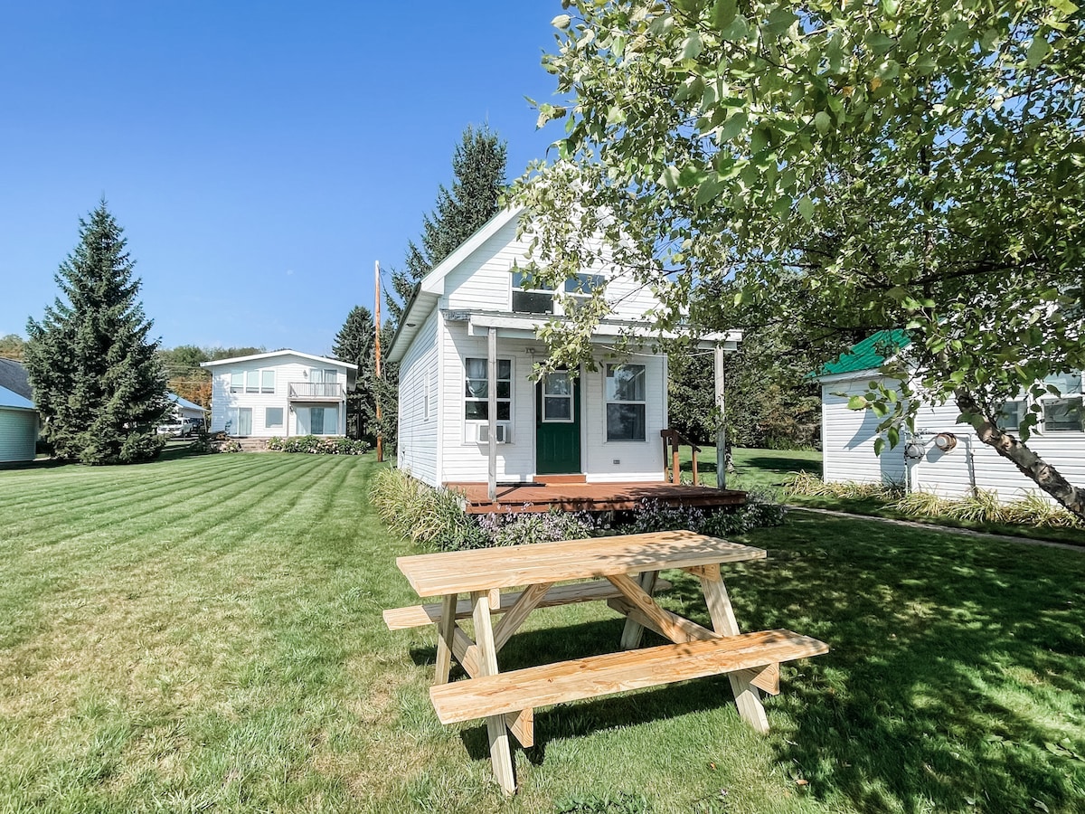 cozy-lakeside-cottage-2-newly-remodeled/