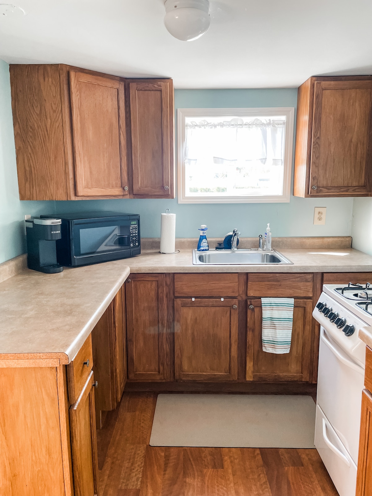 cozy-lakeside-cottage-2-newly-remodeled/