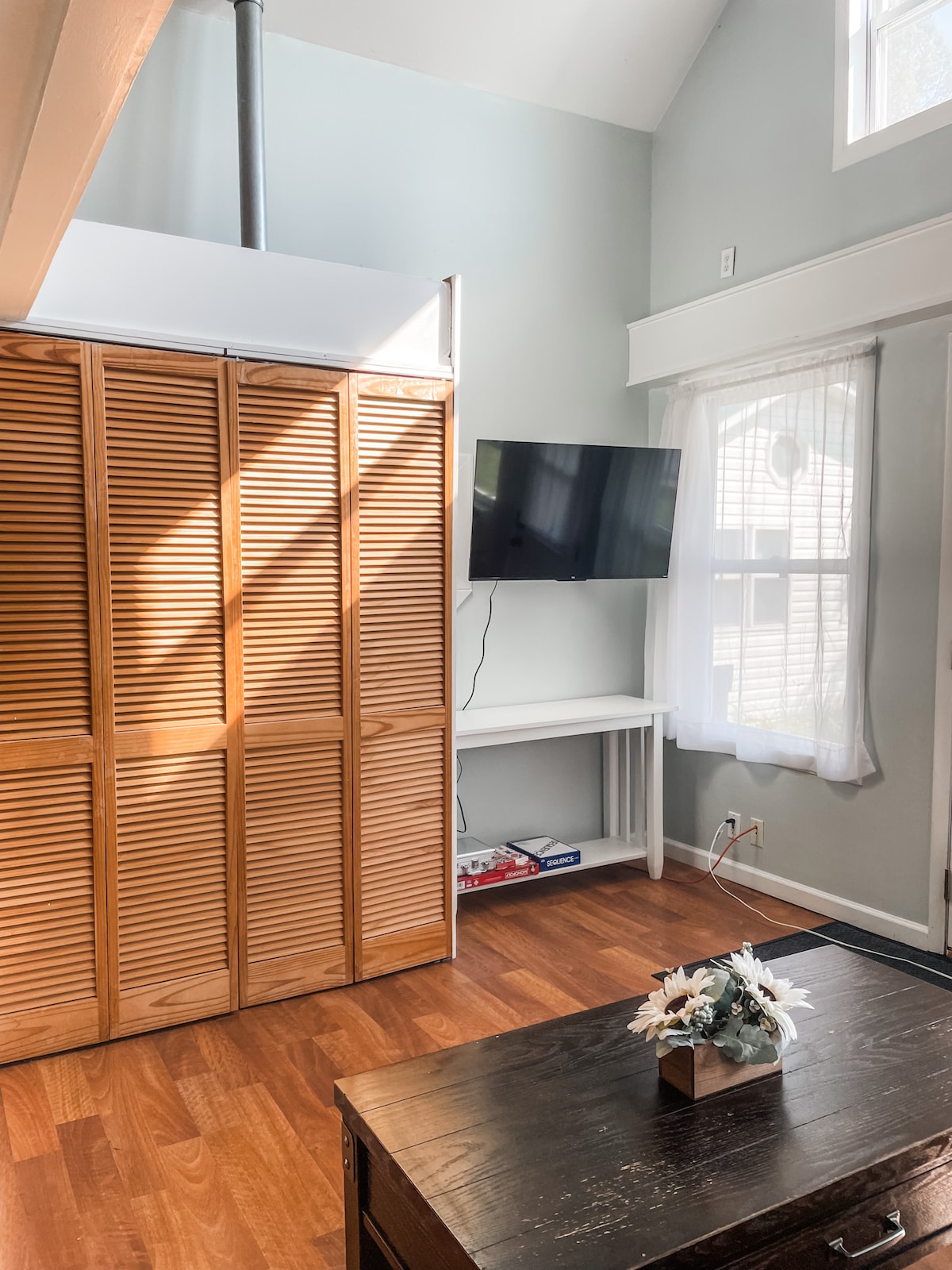 cozy-lakeside-cottage-2-newly-remodeled/