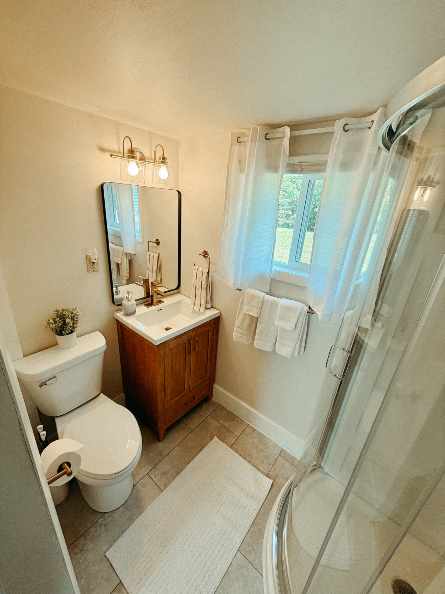 cozy-lakeside-cottage-2-newly-remodeled/