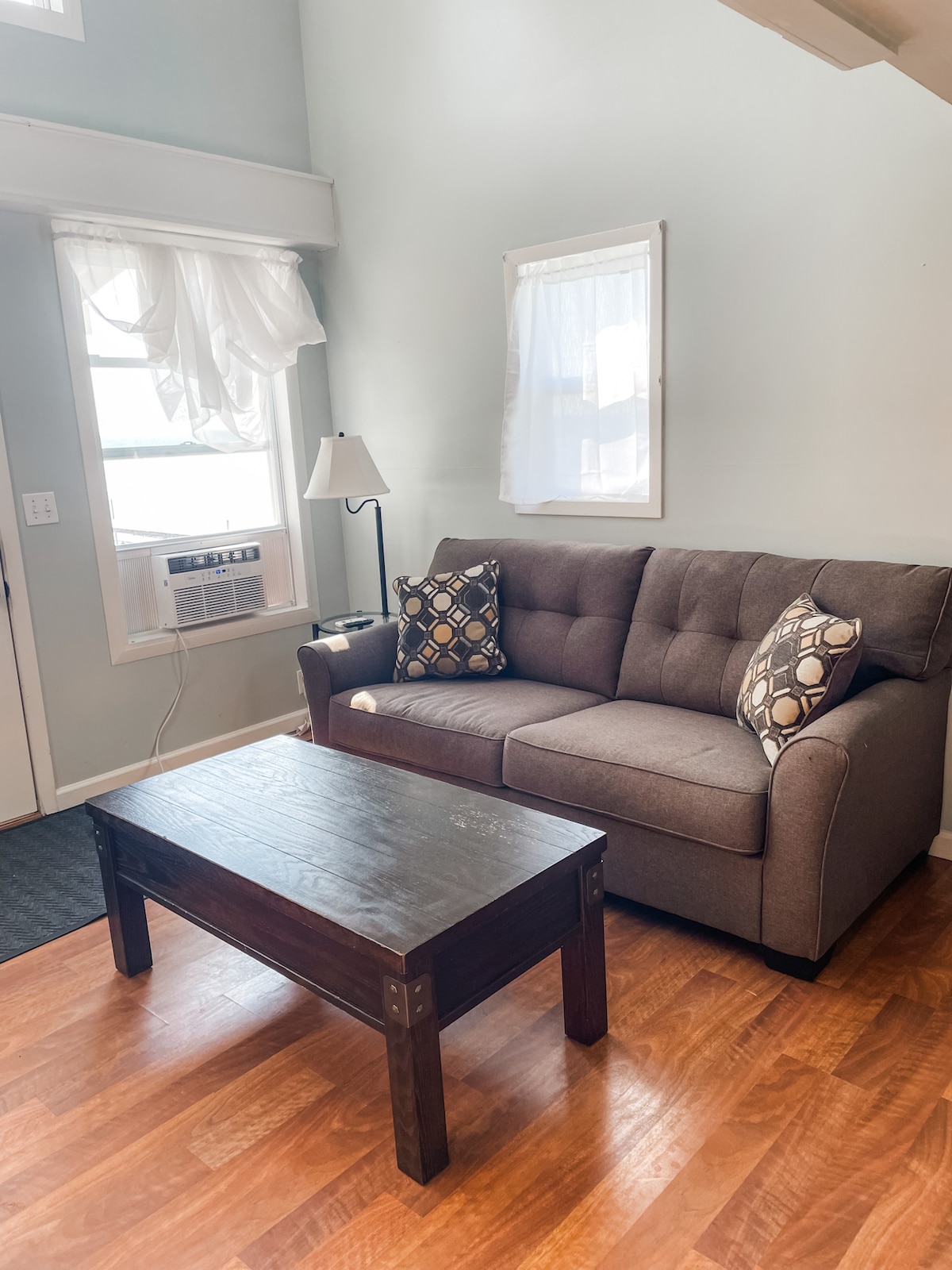 cozy-lakeside-cottage-2-newly-remodeled/