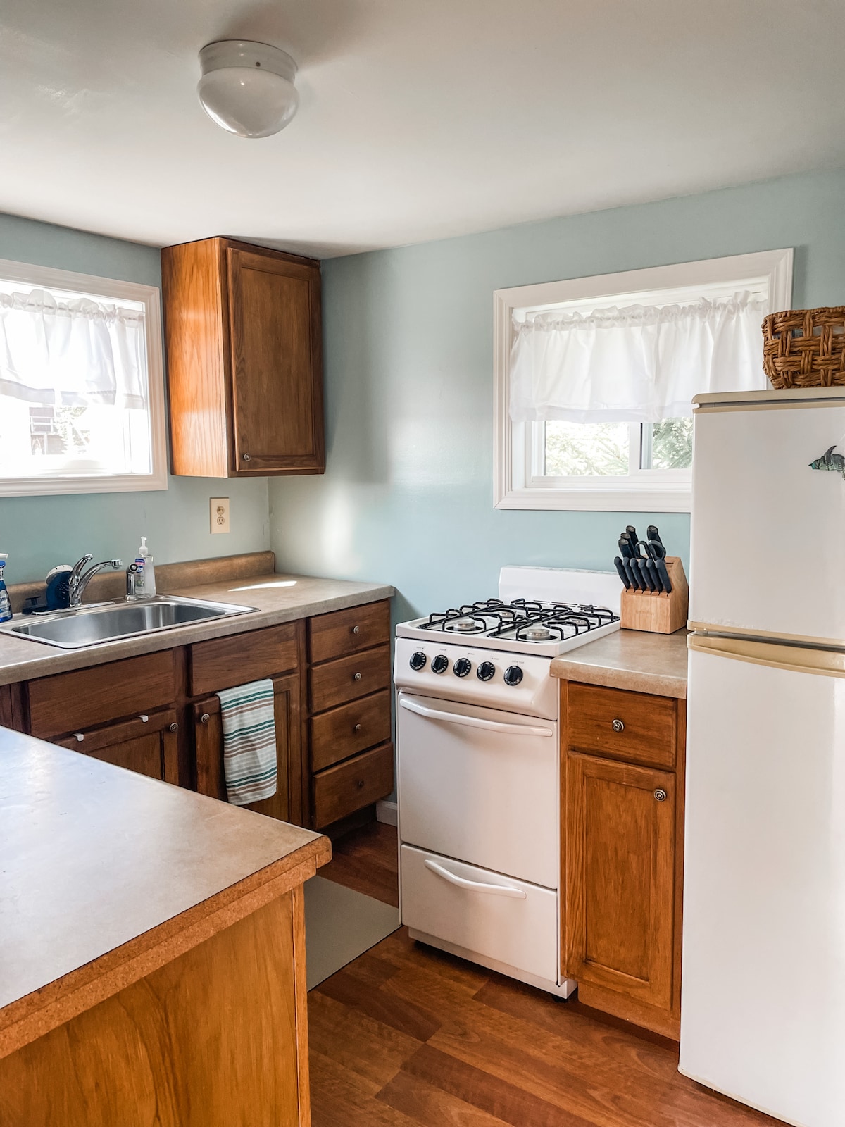 cozy-lakeside-cottage-2-newly-remodeled/