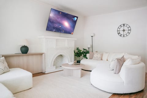 Sleeps 18 • 8BR • Game Room • Gym • Theater