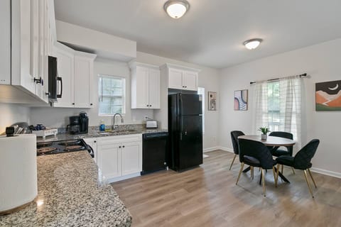 "Beltline Bungalow"- 2BR/1BA near Downtown/Pet OK!