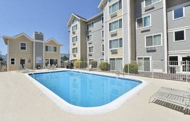Queen bed-Near Airport-Hospital & Midtown Vibes