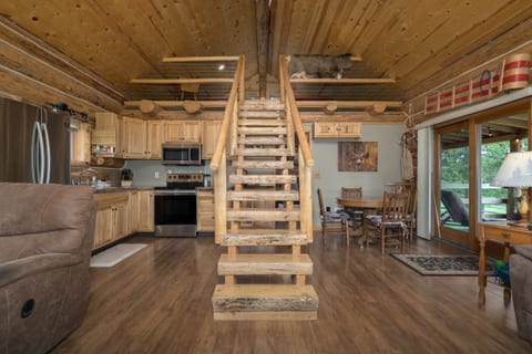 Papa Tom's Cabin