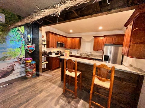 Cozy Ocean Escape for Two: Jacuzzi, WiFi & Relax