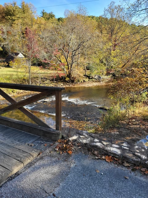 Access the Toccoa river from the community area by bridge