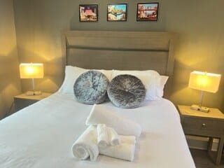 Reno Romantic Getaway w/ Hot Tub & Sauna Retreat
