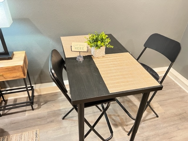 the-romantic-studio-spa-hot-tub-sauna-wifi/