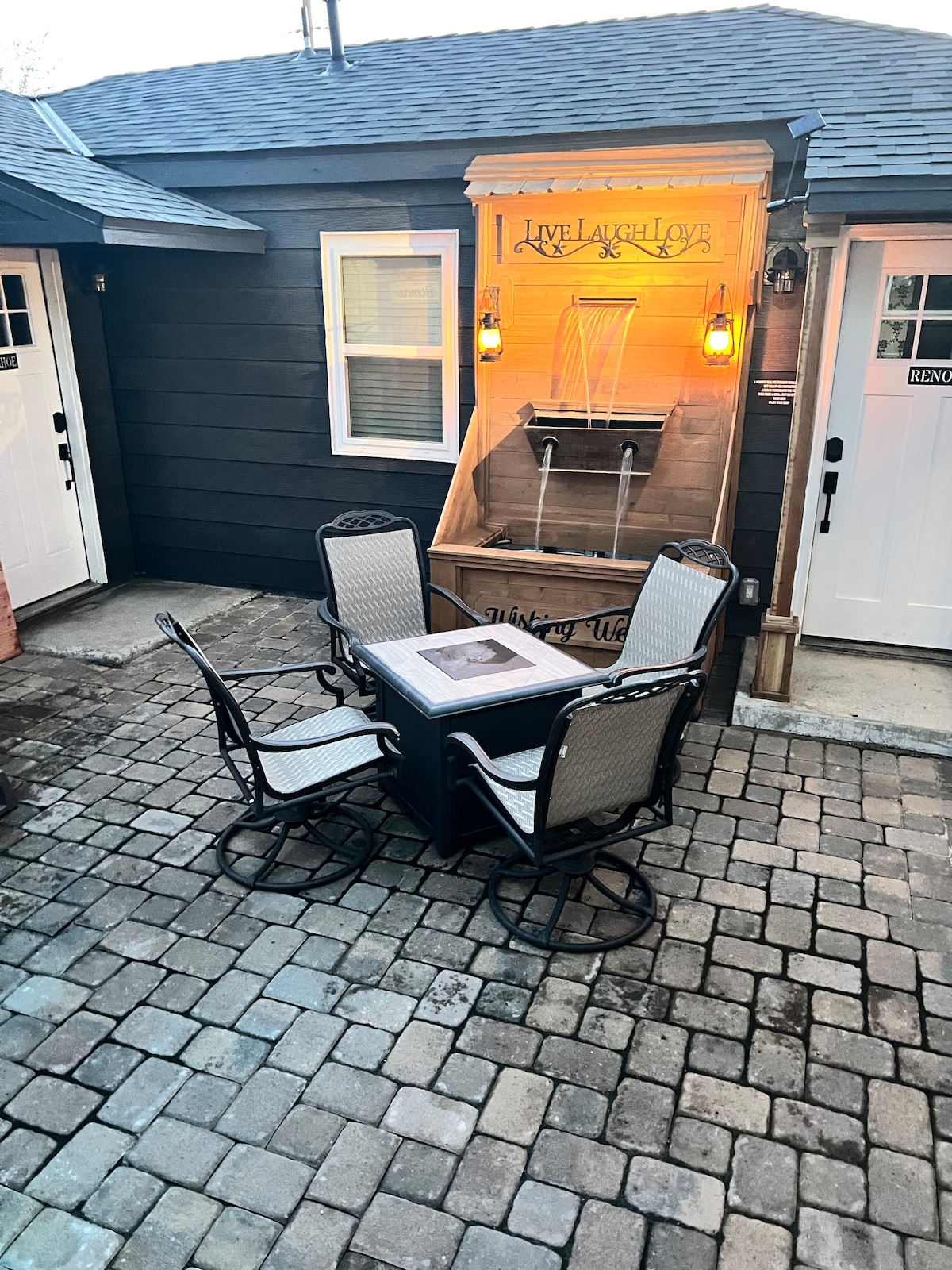 the-romantic-studio-spa-hot-tub-sauna-wifi/