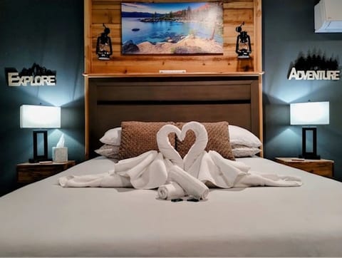 The Romantic Studio: Spa, Hot Tub, Sauna & WiFi