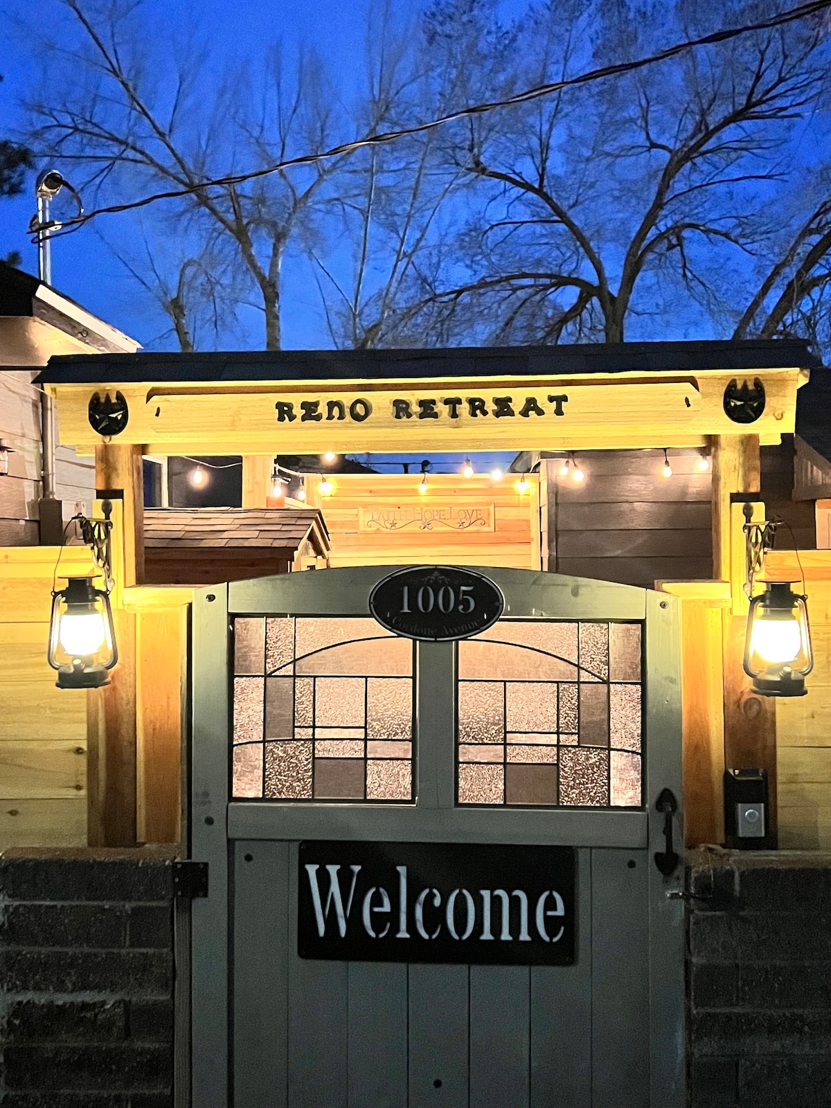 the-romantic-studio-spa-hot-tub-sauna-wifi/