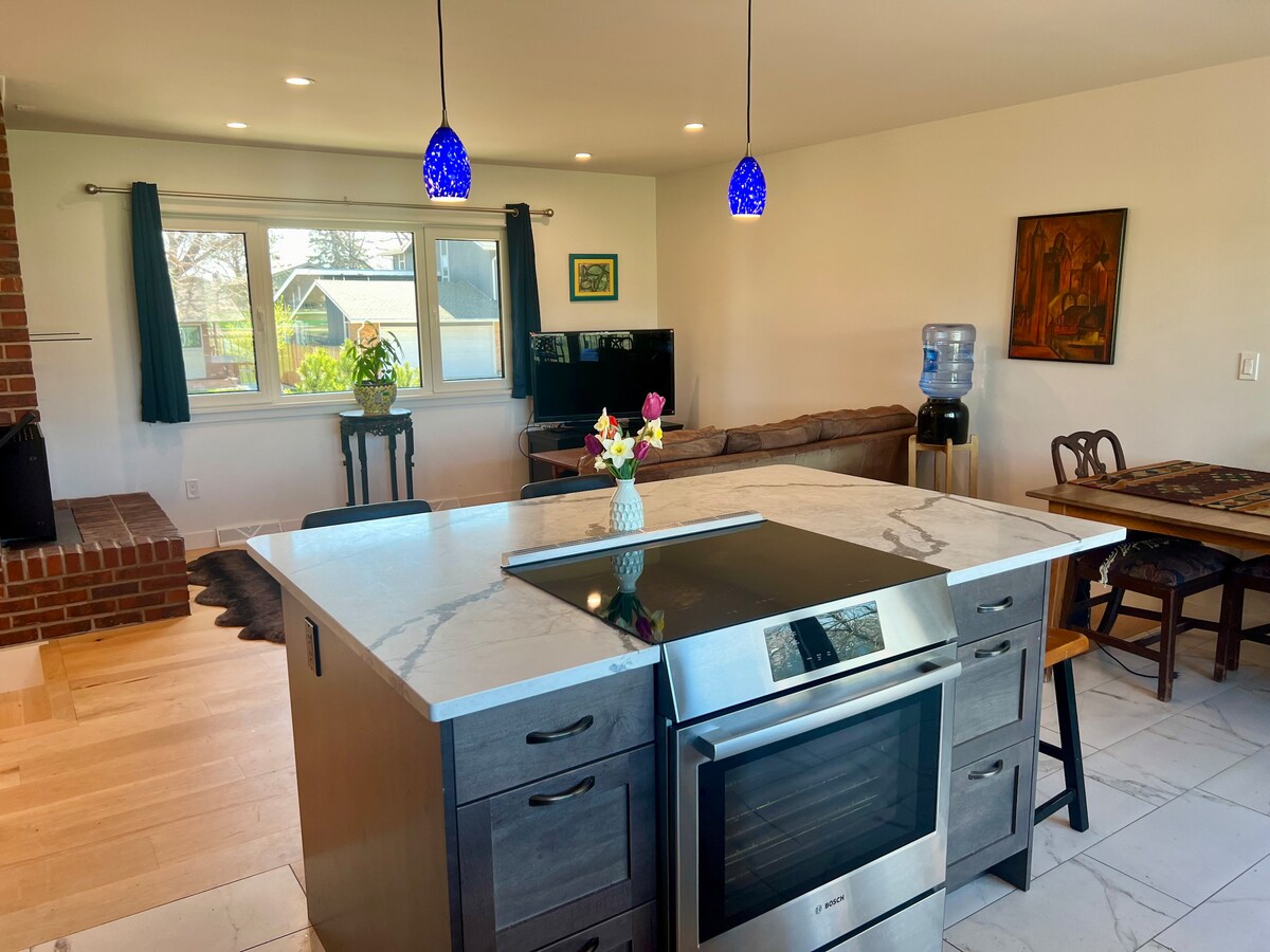 stunning-house-w-rockies-views/