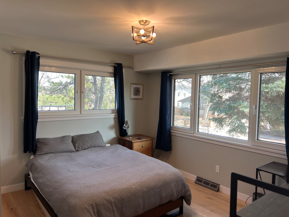 stunning-house-w-rockies-views/