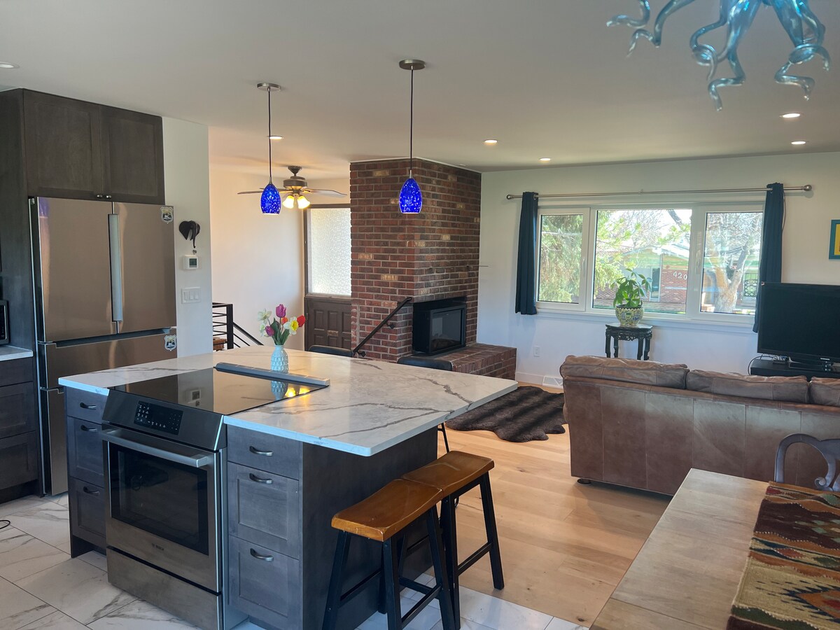 stunning-house-w-rockies-views/